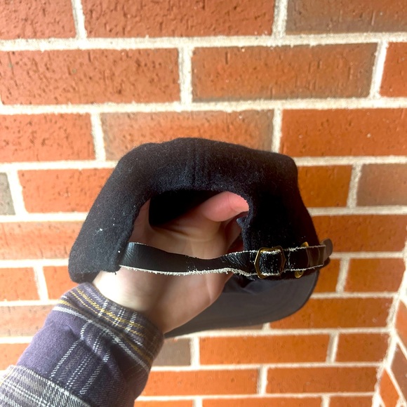 Strapback vintage hat🏎️ - Picture 2 of 2